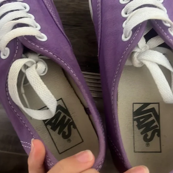 Vans - Picture 8 of 9